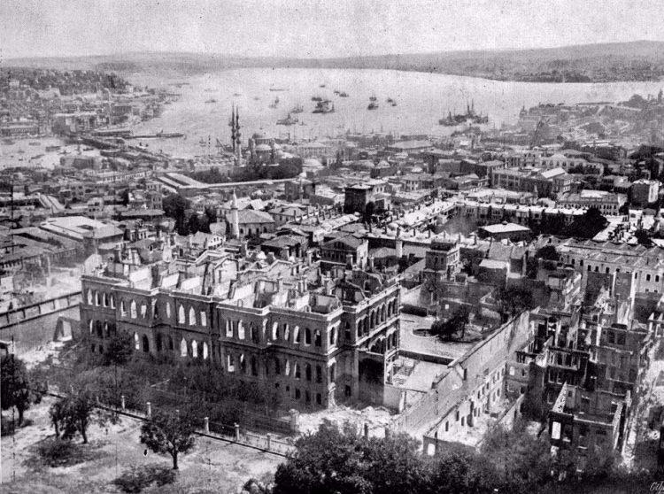 <p>Yangın sonrası Fatih'teki Ali Paşa Konağı. / 1909</p>
