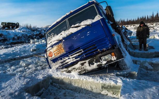 <p>Ayrıca Yakutsk çevresinde bulunan 800 insanın yaşadığı Oimyakon köyünde ise sıcaklık -71,2 C ölçülmüş ve burası dünyanın en soğuk yerleşim yeri olarak sayılmıştır.</p>