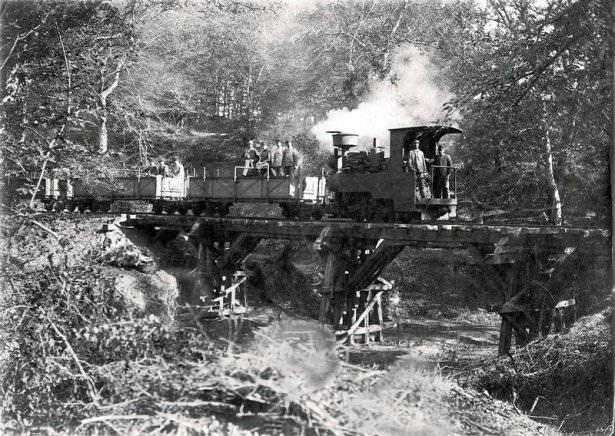 <p>Kağıthane Belediye Başkanı Fazlı Kılı&ccedil;, yaptığı a&ccedil;ıklamada, Hali&ccedil;-Karadeniz Sahra Hattı'nın g&uuml;n y&uuml;z&uuml;ne &ccedil;ıkarılması amacıyla y&uuml;r&uuml;tt&uuml;kleri &ccedil;alışmalar hakkında bilgi verdi.</p>

<p>1. D&uuml;nya Savaşı yıllarında kentin tek elektrik santraline k&ouml;m&uuml;r taşımak amacıyla inşa edilen hattın, 1952'de tamamen kullanılmaz hale geldiğini ifade eden Kılı&ccedil;, 1999'da hattın yeniden hayata ge&ccedil;irilmesi i&ccedil;in &ccedil;alışmalara başlandığını s&ouml;yledi.</p>
