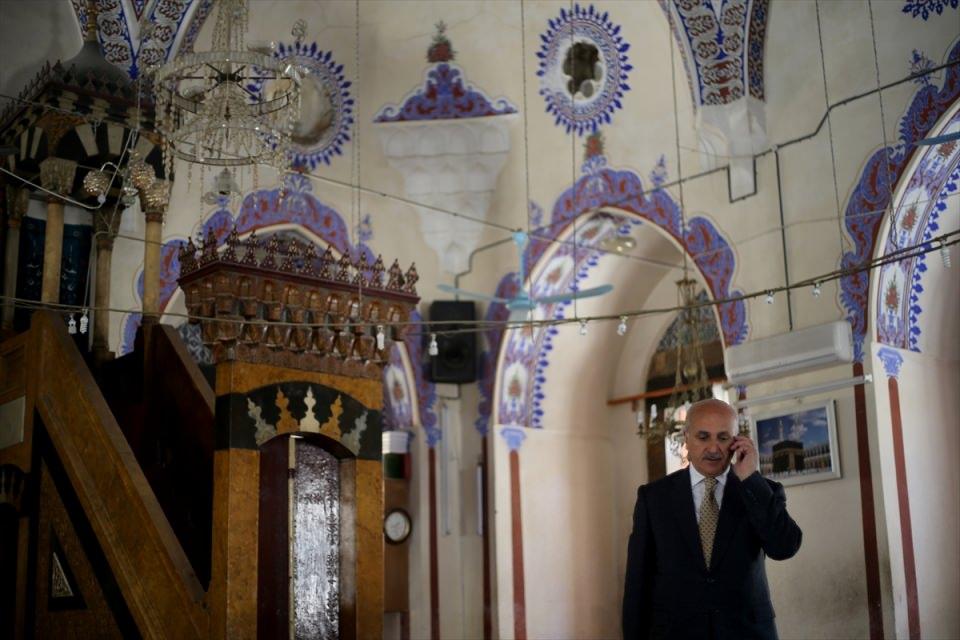 <p>Kilis Müftüsü Mahmut Karatepe, Suriye'den atılan roket mermisinin isabet ettiği 450 yıllık Canbolat Tekye Camisi'nin restore edileceğini söyledi.</p>