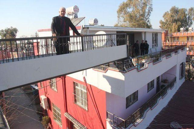 <p>Yüreğir ilçesinde kahvehane işletmeciliği yapan Necmettin Afşin (51) geçen oğlu Orhan Afşin'i (24) evlendirdi. Afşin, altı kahvehane olan 2 katlı evinin bulunduğu sokağın karşı tarafına da oğluna iki katlı ev yaptırdı.</p>
<p> </p>
<ul>
</ul>
<ul>
</ul>