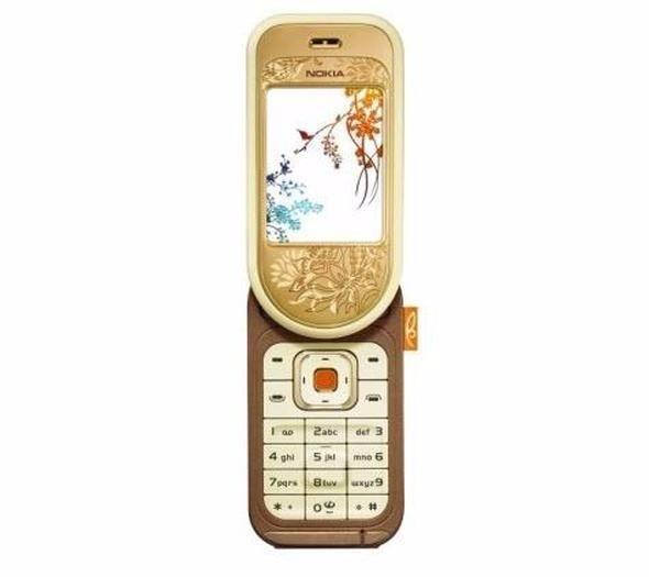 <p>Nokia 7370 <br />
<br />
Nokia'nın bir diğer ilginç tasarıma sahip ürünü ise 7370'tü. Ekranı 180 derece dönebilen cihazın ekran çözünürlüğü ise 240x320 pikseldi.</p>
