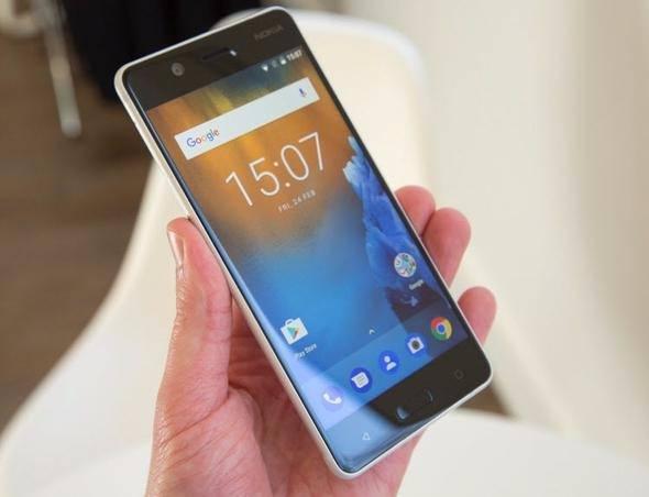 <p>Nokia 5 <br />
<br />
3000 mAh bataryası ile şarj ömrü anlamında bir günü kurtarabilen cihazın fiyatı 1149 TL.</p>
