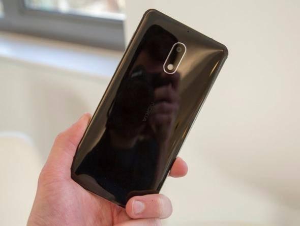 <p>Nokia 6 <br />
<br />
Arka kısımda 16MP'lik bir kameraya sahip olan telefonun ön kamerası ise, 8MP çözünürlük sunuyor.</p>