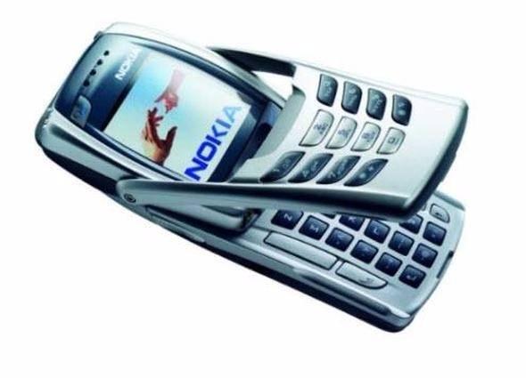 <p>Nokia 6800 <br />
<br />
2003 yılında satışa sunulan Nokia 6800 hem normal klavye sunuyordu, hem de telefon tuşlamak için rakamların bulunduğu özel bir tuş takımıyla birlikte geliyordu.</p>