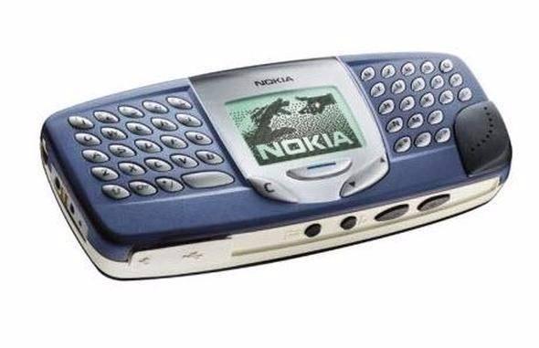 <p>Nokia 5510 <br />
<br />
Nokia'nın apayrı bir tasarıma sahip olan telefonu 5510 ortadaki monokrom ekranın iki tarafında bulunan klavyesiyle dikkat çekiyordu.</p>