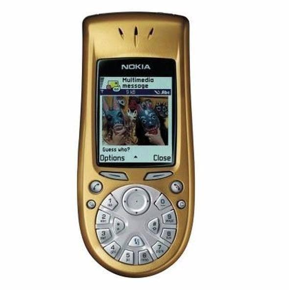 <p>Nokia 3650 <br />
<br />
Bir başla iş telefonu sınıfına giren Nokia 3650 klavyeyi yeni baştan tasarladığı bir telefonla dikkatleri üzerine çekmişti. 2003 yılında satışa sunulan cihaz Symbian 60 işletim sistemi altında çalışıyordu.</p>