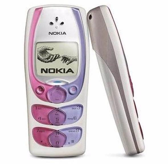 <p>Nokia 2300 <br />
<br />
Nokia'nın en çok satan telefonlarından 2300'a olan benzerliğiyle dikkat çeken cihazın klavyesindeki renkler ise ilginç bir görünüme sahipti.</p>