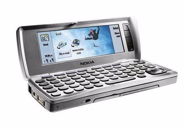<p>Nokia 9210i Communicator <br />
<br />
QWERTY klavyesiyle 2002 yılında satışa sunulan Nokia 9210i Communicator 52 MHz ARM 9 işlemciden güç alıyordu.</p>