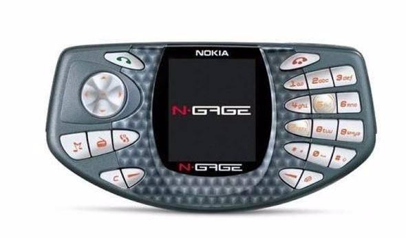 <p>Nokia N-Gage <br />
<br />
Nokia'nın 2003 yılında satışa sunulan ve tamamen oyun tutkunlarına özel olarak tasarlanan N-Gage model telefonu da sıradışı bir tasarıma sahipti.</p>