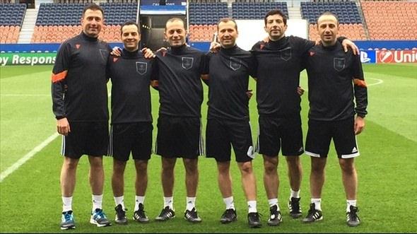 <p>Türkiye Futbol Federasyonu (TFF), Spor Toto Süper Lig'de görev yapan hakemlerle önceki gün 1'er yıllık sözleşme imzaladı.</p>