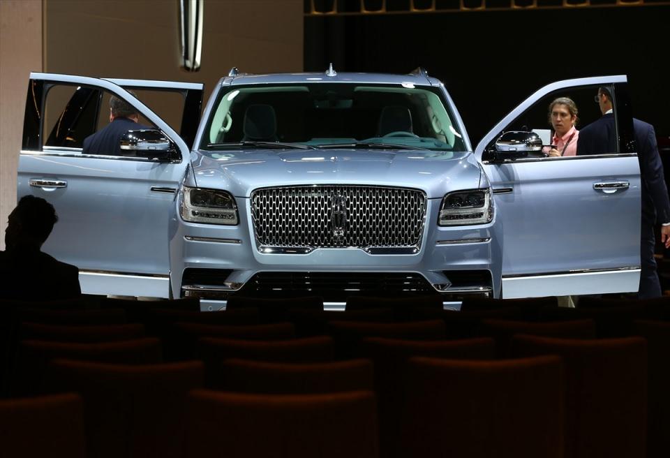 <p>Lincoln Navigator </p>
