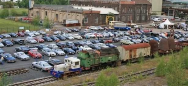 <p>Mercedes severler Almanya'nın Hattingen kentinde buluştu. Mercedes kulübü tarafından her sene düzenlenen etkinlik kapsamında Mercedes klasikleri ve son model Mercedes'ler bir araya geldi. İşte o otomobiller....</p>
<p> </p>