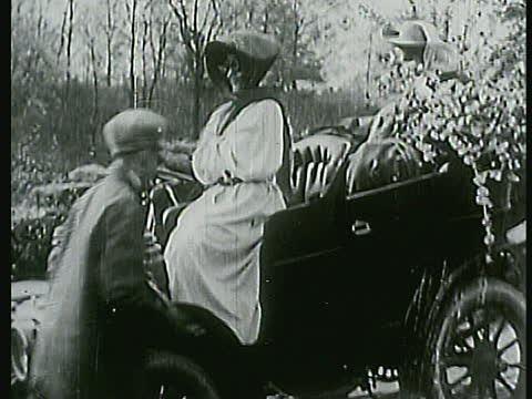<p><span style="color:#D3D3D3">1923’te arabalar için kadınlar tarafından yapılan 173 yeni icat tanıtıldı. Bunların arasında karbüratör ve elektrikli motor çalıştırıcısı da bulunuyor.</span></p>