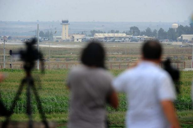 <p>Ancak İncirlik'ten kalkan uçağın aynı hedefe gidip gelmesi yaklaşık 500 kilometre dolayında. Bu yüzden İncirlik, mesafeyi dörtte bire düşürüyor. </p>