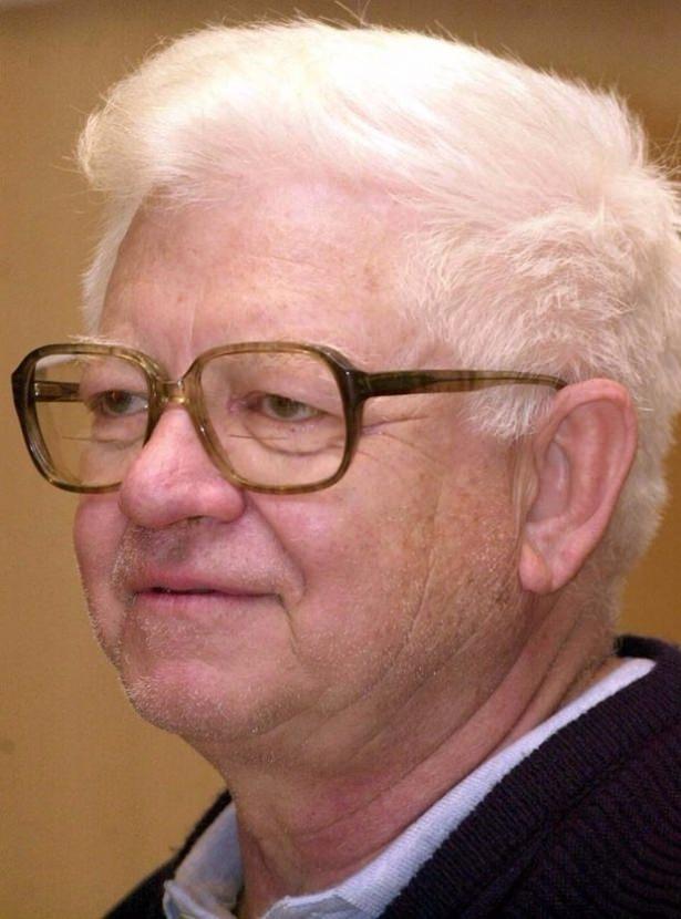 <p>9 Nisan 2015'de dünyaca tanınmış Türk bilim adamı Prof. Dr. Oktay Sinanoğlu, tedavi gördüğü ABD'de vefat etti</p>

<p> </p>
