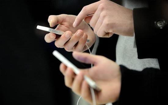 <p><strong>Bankacılık uygulamaları</strong><br />
<br />
İş hayatının yoğunluğunda, banka işlemlerimizi şubeden halletmeye çoğunlukla fırsat bulamıyoruz. Telefonumuza yüklediğimiz mobil bankacılık uygulamaları hayatımızı kolaylaştıran uygulamalar arasında yer alıyor.</p>

<p> </p>
