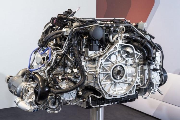 <p>Porsche 3.0 litre 3 silindirli turbo beslemeli motor.</p>
