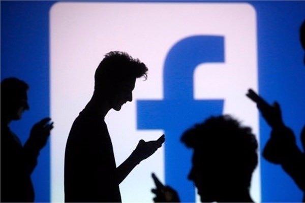 <p><strong>Etiketlendiğiniz fotoğrafları ve yüz tanımayı kontrol edin</strong><br />
Facebook üzerinde hemen hemen hiç bir kullanıcının hoşuna gitmeyecek hareketlerden bir tanesi de arkadaşlarınızın sizin kötü çıkmanıza rağmen fotoğrafınızı paylaşarak sizi etiketlemesi. Bu durumda profilinizi ziyaret eden diğer kişiler, bu fotoğrafı görebiliyorlar. Belki sarhoşken ya da evde pekte uygun olmayan bir zamanda çektirdiğiniz fotoğraflar bir bakıvermişsiniz Facebook'ta beğenilere doyamıyor.</p>
