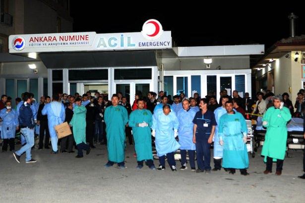<p>"...Ama bu sefer çok sayıda ağır yaralı geldi. Bize toplamda 40 yaralı geldi. Yaralılardan ikisini kabul sırasında, birini de ameliyat sırasında kaybettik” diye konuştu. Önceki iki patlamadan hareketle yaralıların tek hastaneye yığılmaması için dağılım yapıldığını ifade eden Zengin, şöyle devam etti:</p>