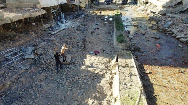 <p>Mardin'in Nusaybin ilcesinde 25 terorist guvenlik guclerine teslim oldu. İşte o anlar ve sonrası...</p>