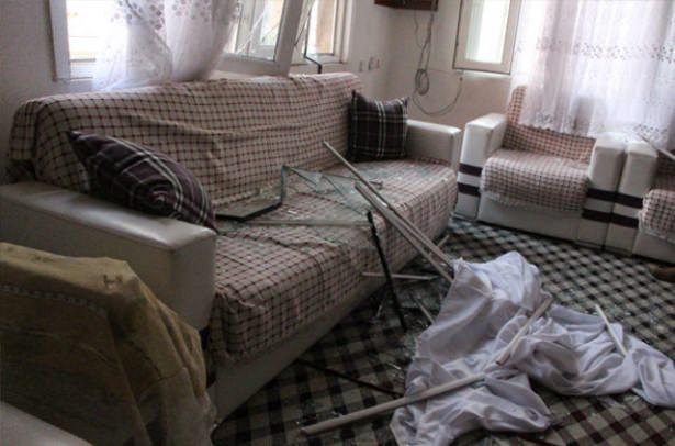 <p>PATLAMANIN ŞİDDETİ</p>
<p>Nusaybin İlçesi'ndeki Kışla Mahallesi'nde polis aracının geçişi sırasında PKK'lıların yola yerleştirdiği patlayıcı infilak etmesinin yarattığı hasar gün ağırınca ortaya çıktı. </p>