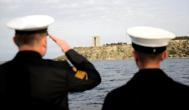<div>"Nusret Mayın Gemisi'nin döktüğü 26 mayının bölgesindeyiz. Bu, sadece büyük bir imparatorluğun, yüce Türk milletinin zaferi değil, aynı zamanda tüm İslam aleminin, batının hücumlarına karşı duruşunun bir simgesiydi. Onları rahmetle andıkça bugünlerimizin kıymetini daha çok biliyoruz. Deniz zaferimizin 101. yılını kutlarken Türk Silahlı Kuvvetlerimizin, Deniz Kuvvetlerimizin zaferle dolu tarihinin asırlar boyu da süreceğine inancımı belirtmek istiyorum." </div>
<div>Törene, Cumhuriyet Başsavcısı Hikmet Turan ile askeri personel ve davetliler de katıldı.</div>