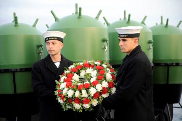<p>Çanakkale Deniz Müzesi Komutanlığı Yüzer İskelesi'nde bağlı bulunan "TCG Nusret (N-16)", avara edilerek 101 yıl önce mayınlarını döktüğü rotada ilerledi.<br />
<br />
</p>