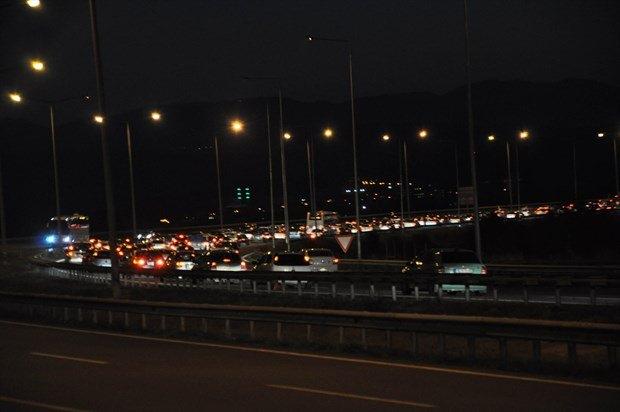 <p>TEM Otoyolu'nun Sakarya geçişi İstanbul istikametinde trafik akıcı devam ederken, zaman zaman meydana gelen maddi hasarlı kazalar ve araç arızaları bazı mevkilerde aksamalara yol açtı.</p>
