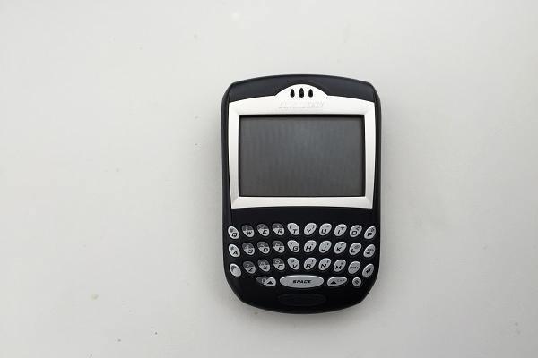 <p><strong>BlackBerry 6230 (2003)</strong><br />
BlackBerry'nin kurumsal dünyayı hedef alan telefonları açısından adını tarihe yazdırdı.</p>
