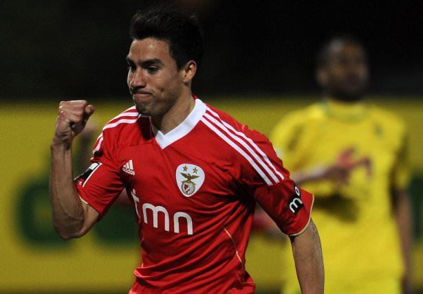 <p>GAİTAN İŞİ CİDDİ<br />
<br />
Benficalı Nicolas Gaitan işi ciddiye biniyor... Abola'nın ardından Arjantin'in Sapor Deportes gazetesi de G.Saray'ın tangocuya talip olduğunu yazdı. (FOTOMAÇ)</p>