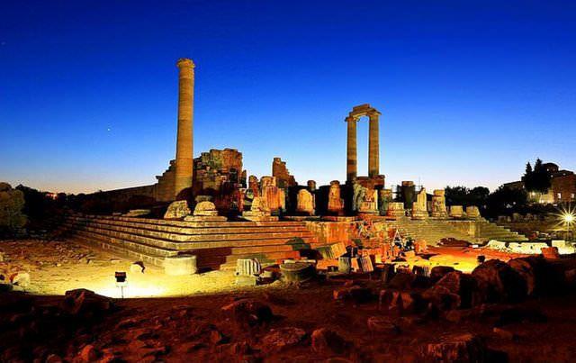<p>Aydın: Apollon Tapınağı. Fotoğraf, Veli Toluay</p>
<p> </p>