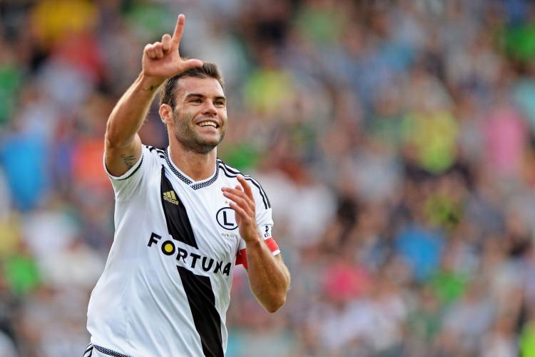 <p>Nemanja Nikolic<br />
<br />
Eski takımı (Legia Warszawa) Yeni takımı (Chicago Fire) 3 milyon euro</p>
