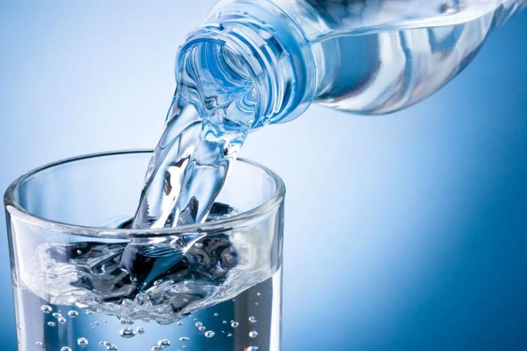 <p>Fazla miktarda su içemeyenlere ise alternatif çözüm çok basit.  İşte hem sıvı ihtiyacınızı karşılayacak hemde vitamin deposu meyveler..</p>

