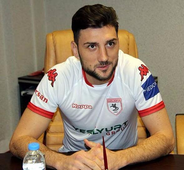 <p><strong>GİDENLER</strong><br />
<br />
Erkam Reşmen (Samsunspor) - Bonservissiz - Sağ Bek<br />
Prejuce Nakoulma - Sözleşmesi feshedildi - Sol Kanat<br />
Srdjan Mijailovic - Sözleşmesi feshedildi - Defansif Orta Saha<br />
Murat Duruer - Sözleşmesi feshedildi - Orta Saha / Sol Kanat</p>
