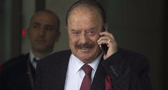 <p>UCUZA ALIP BÜYÜKLERE SATTI<br />
<br />
İlhan Cavcav'ın çok ucuza aldığı genç ve yetenekli futbolcuları diğer kulüplere yüksek meblağlara satma politikası kulübün bütçesini oluşturmuş, kasasını doldurmuş ve Gençlerbirliği'ni hiç kimseye borcu olmayan bir kulüp haline getirmiştir.</p>
