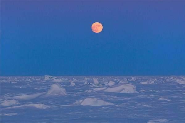 <p>Alaska'yı sattı<br />
Rusya 1868 yılında Alaskya'yı ABD'ye 7,2 milyon dolara sattı. Bu da hektar başına 2 sentten az bir fiyata denk geliyor.</p>