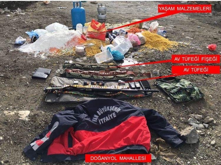 <p>Operasyonda, bombalı araçların yanı sıra ele geçirilen silah, mühimmat ve yaşam malzemeleri şöyle:</p>

<p>(Van Büyükşehir Belediyesine ait itfaiye kıyafeti dikkat çekti)</p>

