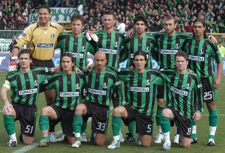 <p>SAKARYASPOR 2006-2007<br />
<br />
​Soldan sağa</p>

<p><strong>Ayaktakiler:</strong> Luis Martinez, Evren Nuri Turhan, Suat Usta, Franco Cangele, Cem Yanık, Savaş Bahadır.</p>

<p><strong>Oturanlar:</strong> Murat Duman, Musa Aydın, Murat Erdoğan, Zafer Demir, Hakan Özmert.</p>
