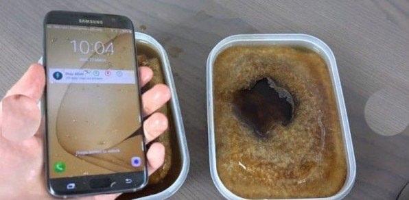 <p>Telefon buz kütlesinden çıkar çıkmaz çalışıyor. Çok şaşırtıcı değil mi? </p>
