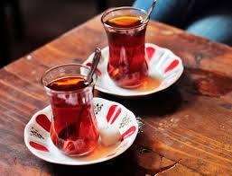 <p><strong>Kafein ya da aşırı çay tüketmeyin.</strong></p>