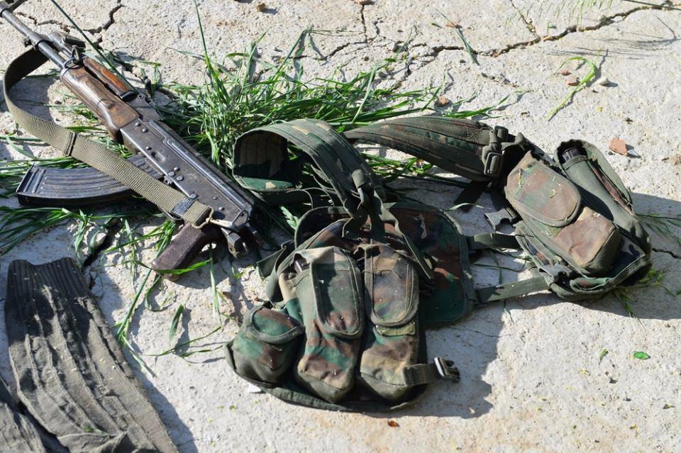 <p>Teröristlerden 15 kalaşnikof, 2 M-16 tipi piyade tüfeği, 3 RPG-7 roketatar, 2 Glock marka tabanca, gece görüş dürbünleri ve çok sayıda mühimmat ele geçirildi.</p>
<p> </p>