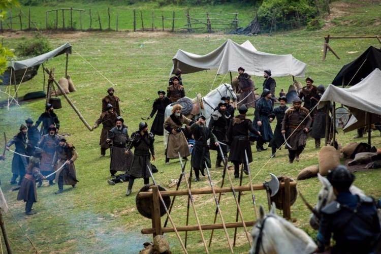 <p>TRT 1 ekranlarında Ertuğrul Gazi'nin ve Osmanlı'nın kuruluş hikayesini anlatan 'Diriliş Ertuğrul' 26 Ekim'de seyirci ile olan randevusuna çıkacak. </p>