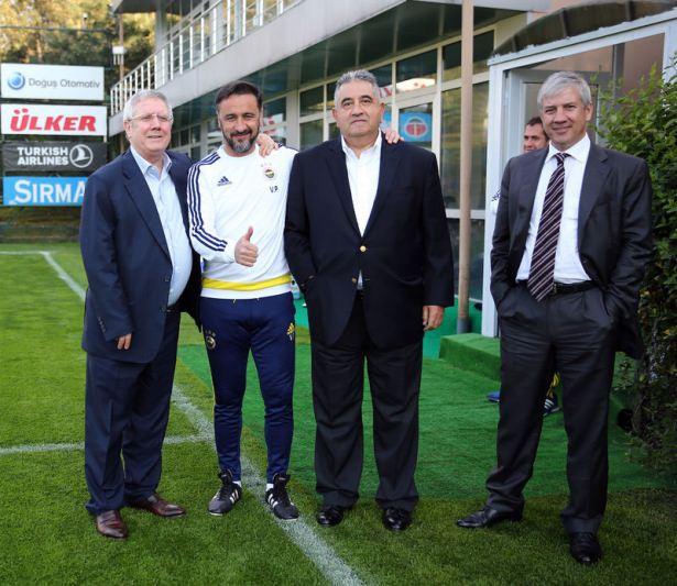 <p><span style="color:#D3D3D3">Bunun ana büyük nedeni ise Aziz Yıldırım'ın müdahalelerinin Pereira'nın kimyasını bozmuş olması. İşine karışılması, Persie'yi bir an önce oynat baskısı, Ozan'a şans ver istekleri Pereira'nın sağlıklı düşünmesine engel oldu. Persie oynarken de Fernandao etkisiz kaldı. Pereira mevcut kadroyu verimli kullanamadı ve Galatasaray derbisinden sonra taraftarların da sabrı taşarak "İstifa" çağrısı yaptı.</span></p>