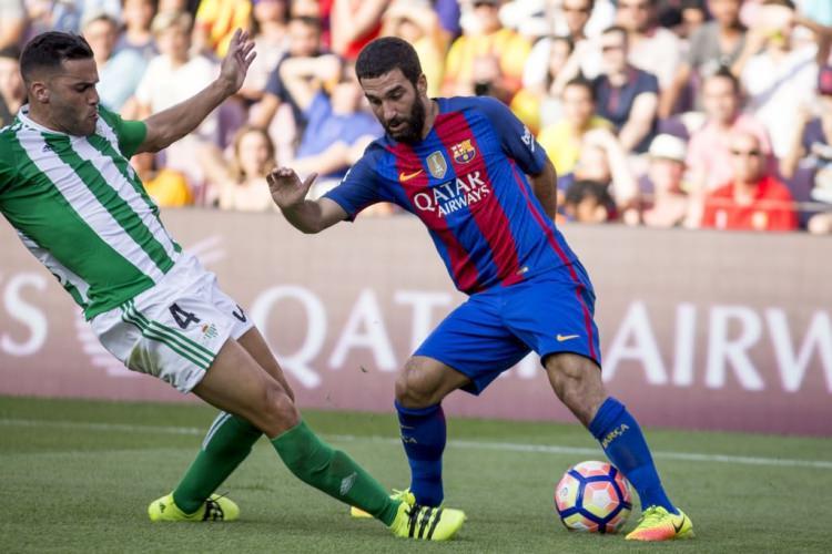 <p>Sonrasında Real Betis'e karşı oynanan ilk lig maçında Messi'ye asisti yaptı.</p>