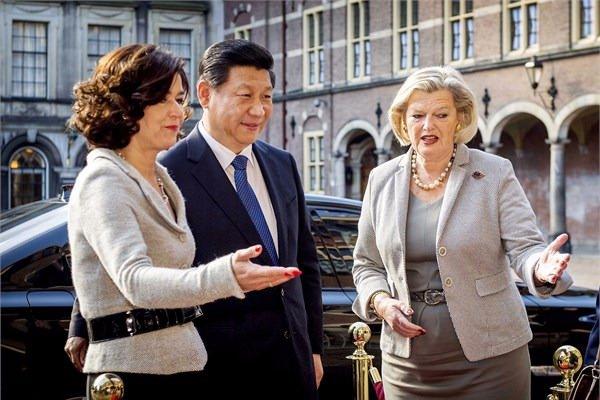 <p><strong>Xi Jinping</strong><br />
Çin Halk Cumhuriyeti Devlet Başkanı. Yıllık geliri 22 bin dolar.</p>
