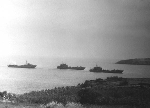 <p>20 Temmuz Sabahı Başlatılan Amfibi Harekâtın Bilinen Tek Fotoğrafı; Çıkarma Teknelerimiz Yavuz Plajına Giriyor</p>

<p> </p>
