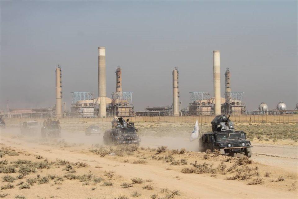 <p>Irak güvenlik güçleri, Kerkük'ün kuzeyindeki doğal gaz yatakları ve petrol rafinerilerinin bulunduğu bölgede kontrolü sağlayarak ilerlemeye devam ediyor.</p>

<p> </p>
