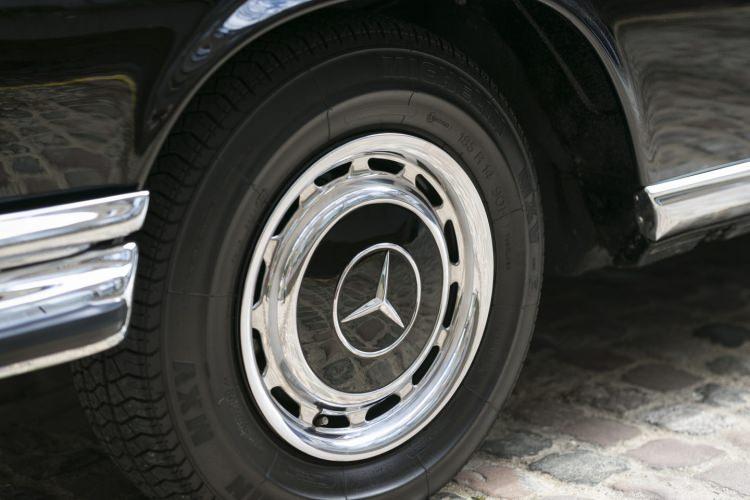 <p>Otomobilde aktarma işlevini ise 4 ileri otomatik şanzıman üstleniyor.</p>