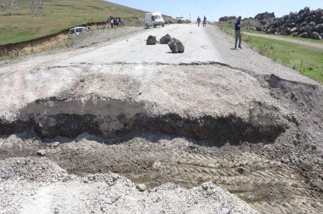 <p>İçişleri Bakanlığı, PKK-KCK ve FETÖ'ye yardım ve destek verdiği gerekçesiyle, haklarında yürütülen soruşturma ve kovuşturmalar kapsamında görevden alınan 28 belediye başkanının yerine kanun hükmünde kararname gereği 28 kişiyi görevlendirdi.</p>

<p> </p>
